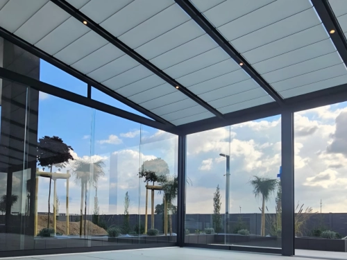 Zadaszenie tarasu - dlaczego warto zamówić w kwietniu?